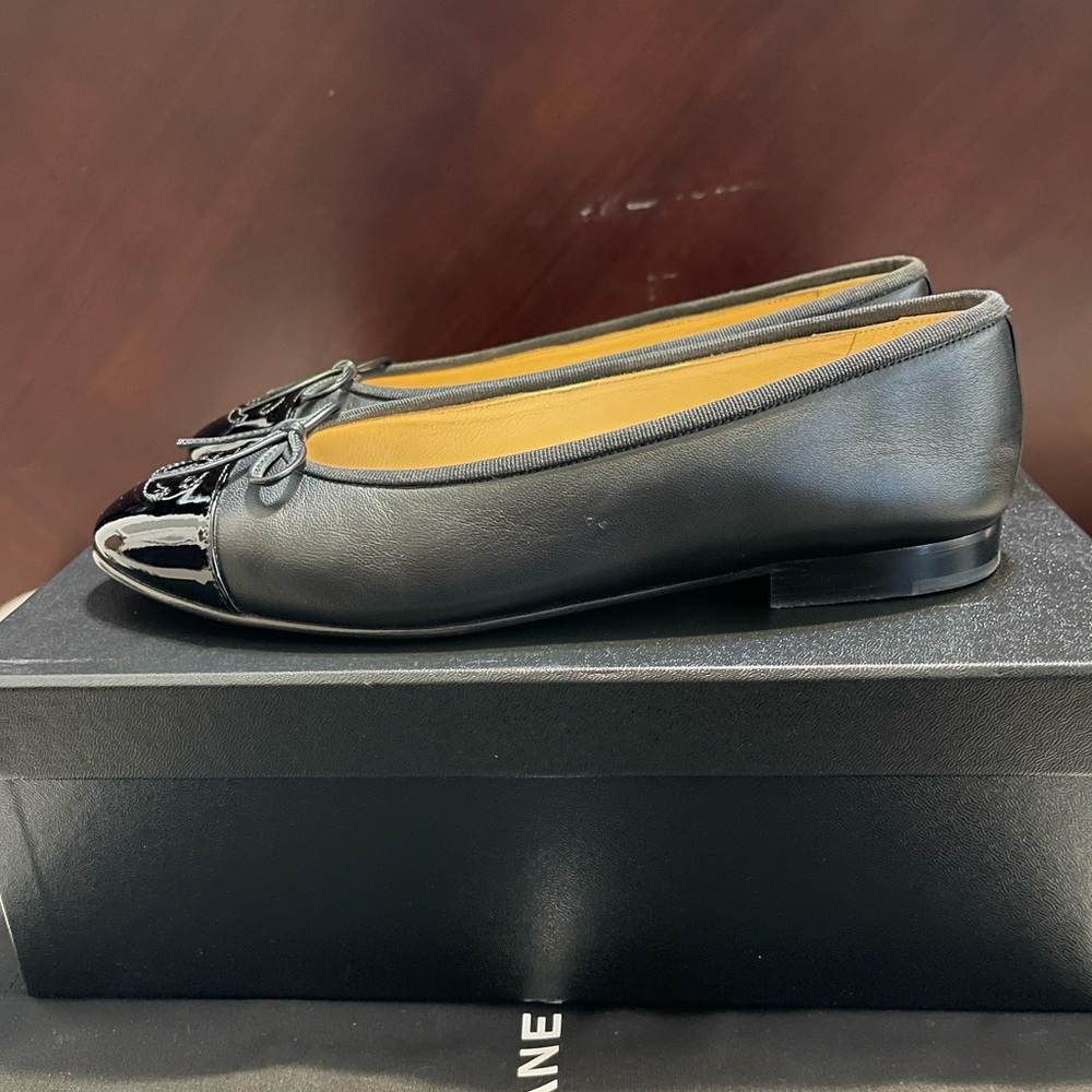 SOLD! Chanel Lambskin Ballet Flats - Picture 7 of 15